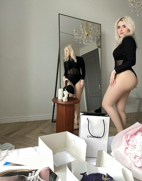 Sveta Sollar onlyfans photos