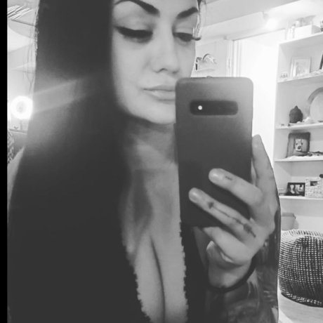 Sarah Bella desnuda onlyfans