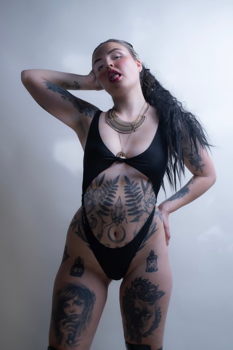 La Sainte Puritaine sexy onlyfans