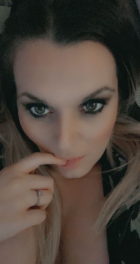 Zoe Louise onlyfans model