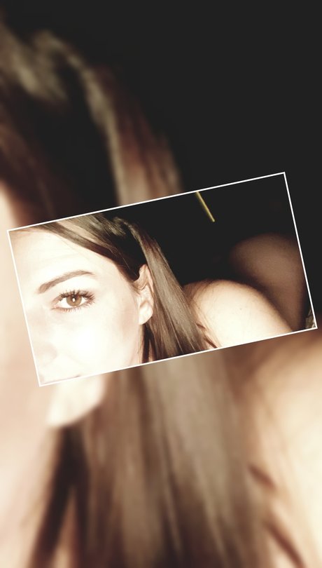 Katie Lou_ onlyfans strip tease