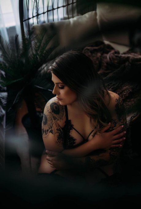 MilkyMomma only fans nude