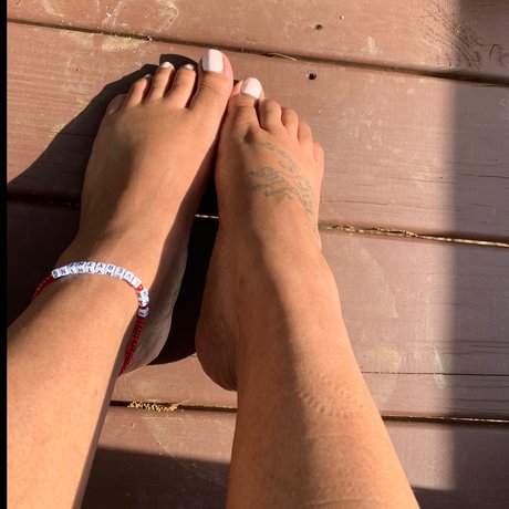 Lyn Red onlyfans leakes