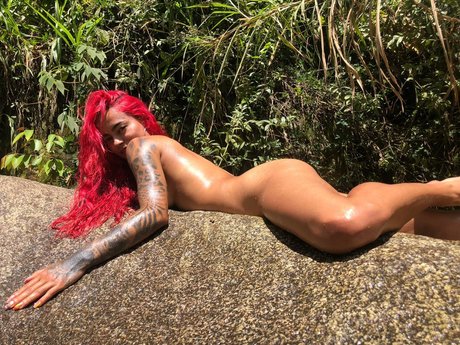 Saritaxx only fans nude