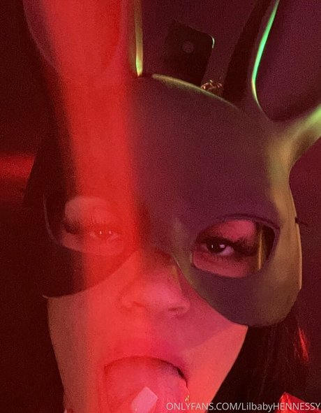 petite feet onlyfans exclusive depiction