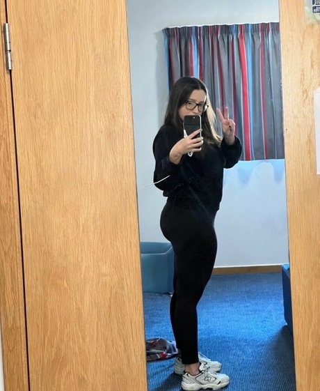 Kirsty Wells boobs onlyfans