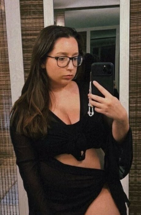 Kirsty Wells onlyfans leak