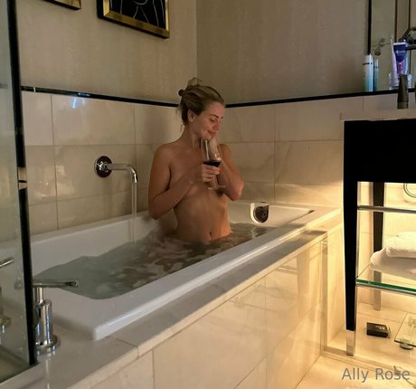 Allyyyrose onlyfans leaks nude