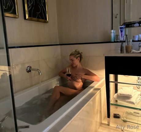 Allyyyrose onlyfans nude content