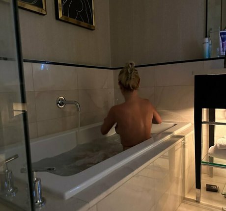 Allyyyrose nude onlyfans