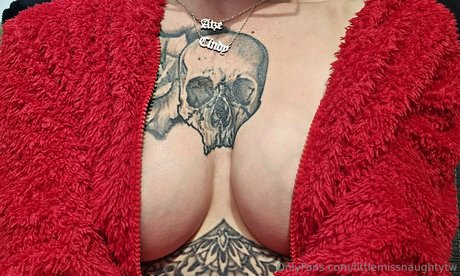 littlemissnaughtytw nude onlyfans