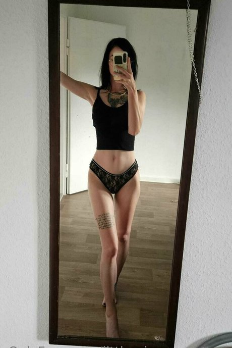 littlemissnaughtytw onlyfans content leaked