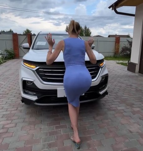 Lisa Rulit topless onlyfans