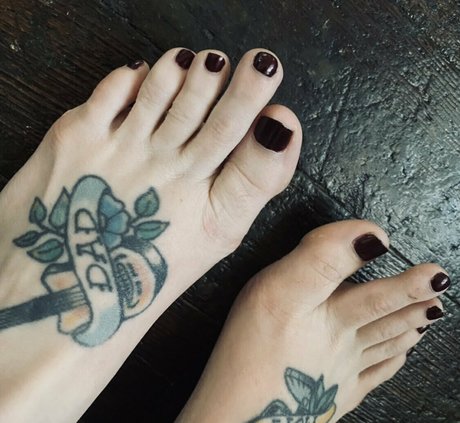 thick blonde onlyfans best photos