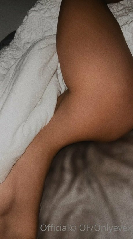 Justeviehall onlyfans topless