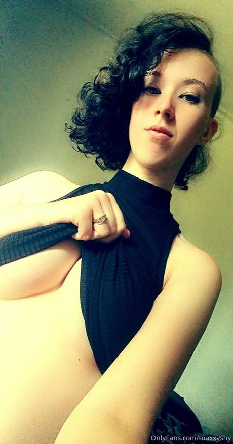 maxxyshy only fans nude