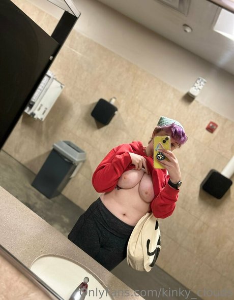 kinky clouds onlyfans star
