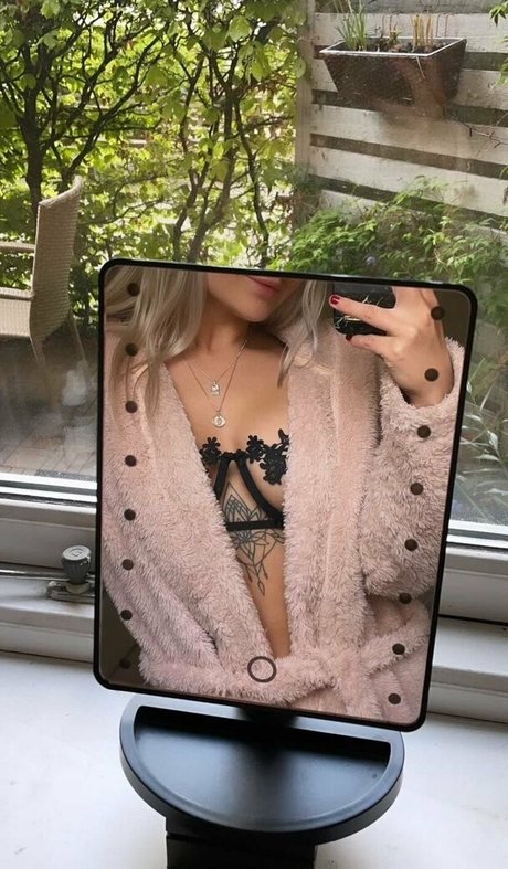 bunny nude onlyfans naked print