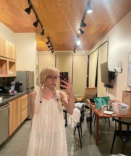 Carly Rae Jepsen only fans photos