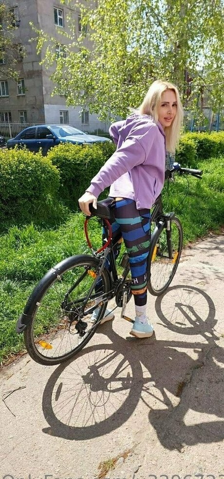 blonde yoga onlyfans nice view