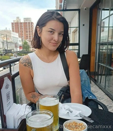 rosecamxxx onlyfans model images