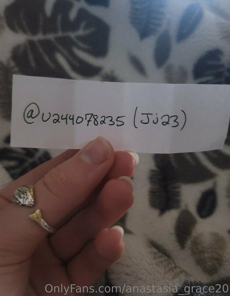 anastasia grace20 onlyfans nude pictures