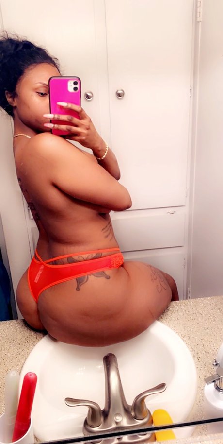 iiambuttaflyy onlyfans nude photos