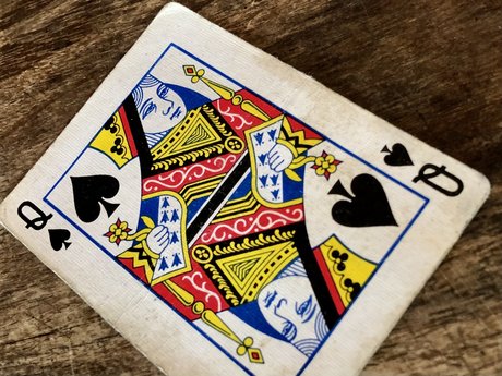 Priestess Aryana  depiction