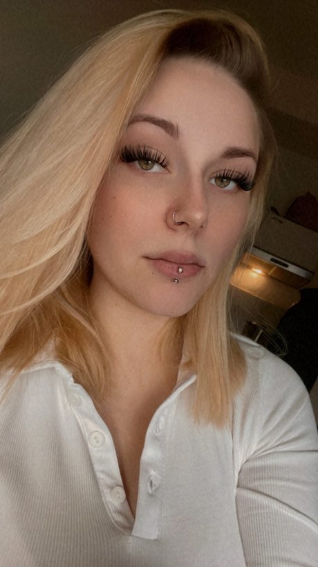 Laura Vinora feet onlyfans