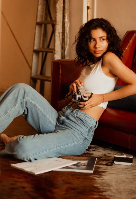 Leona Zenelacci onlyfans naked leak