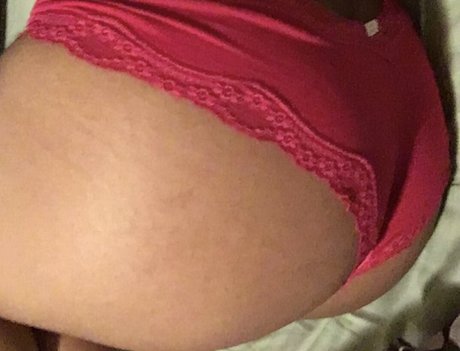 SweetAxxGoldie onlyfans striptease