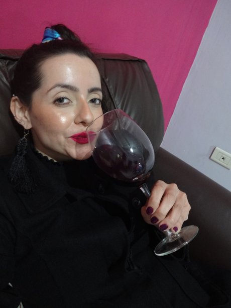 Leslie Grimoldi onlyfans public photos