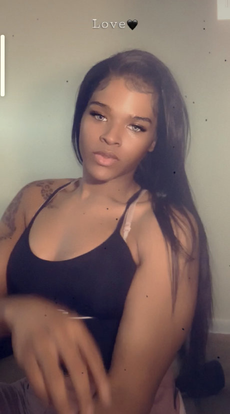 FaZella Morris onlyfans leaks.