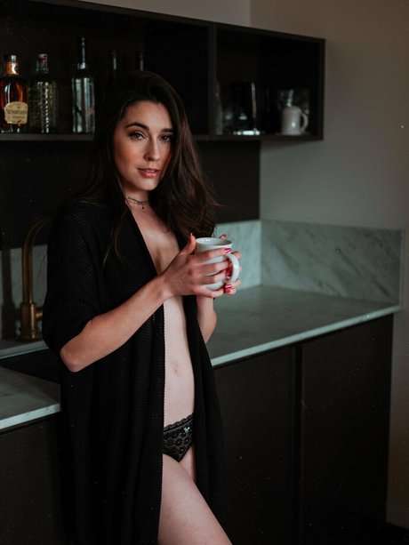 Audrey Bradford topless onlyfans