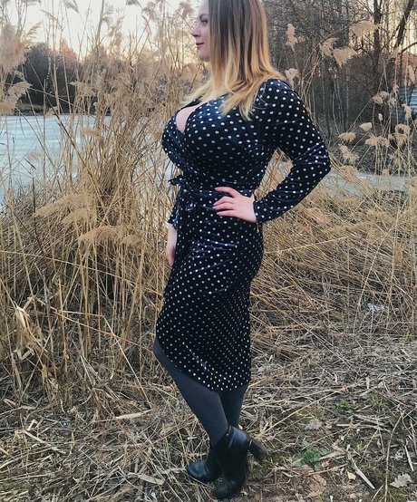 Holly Garner naked on onlyfans