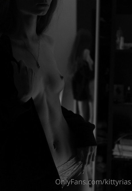 kittyrias onlyfans post