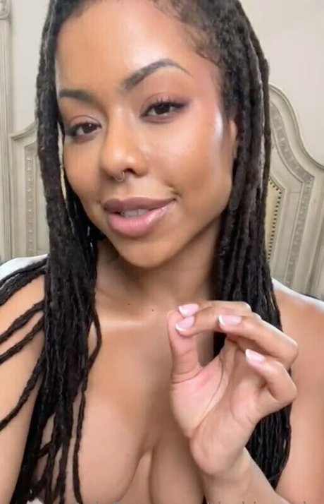 Kira Noir only fans pictures