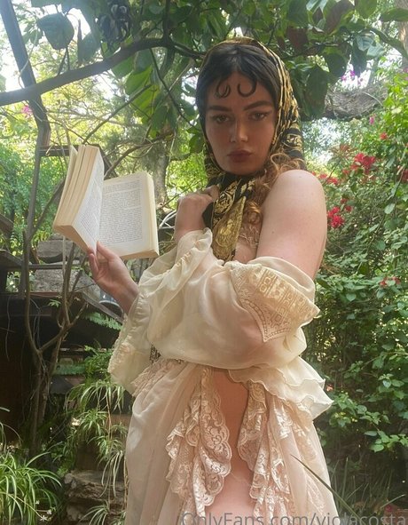 floraauclair strip onlyfans