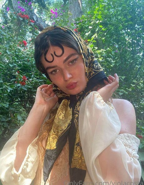 floraauclair onlyfans model