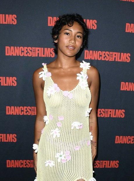 Sydney Park topless onlyfans