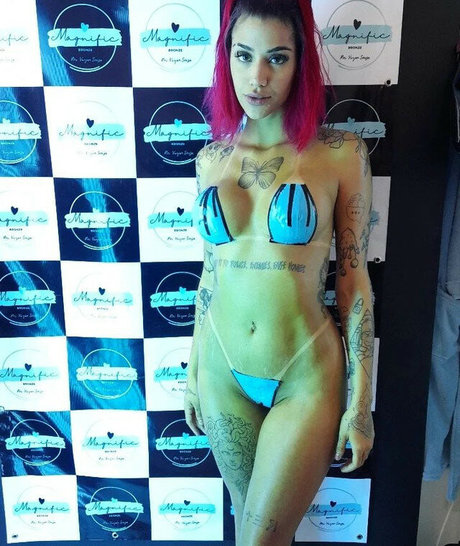 Azzy MC pics onlyfans