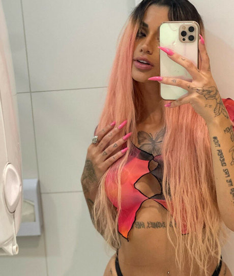 Azzy MC onlyfans images