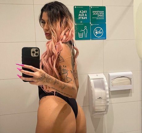 Azzy MC only fans pics