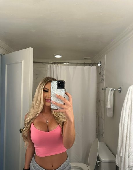 noelleeexoxo onlyfans pics