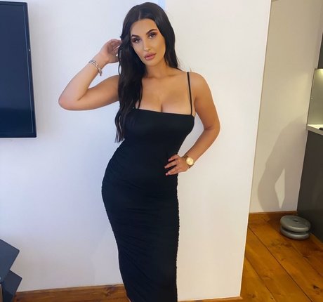 Esme Deacon strip onlyfans