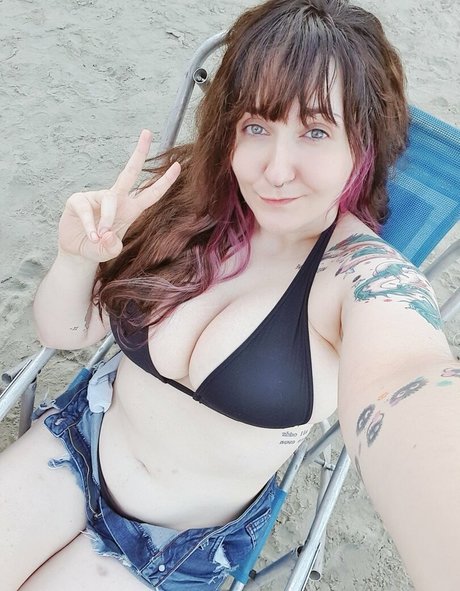 wzuia strip onlyfans