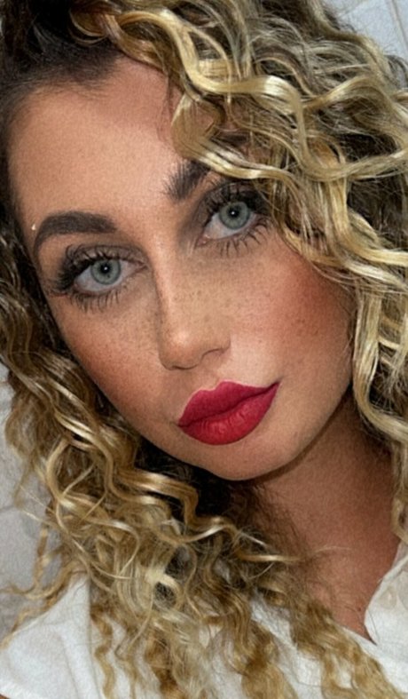 saraayrobles onlyfans leaked