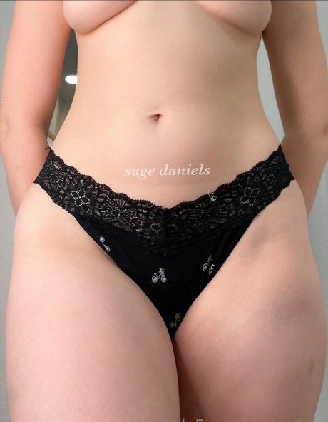 sexy brunette onlyfans beautiful pic