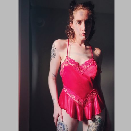 Miss Ari of the Labyrinth_ onlyfans strip tease