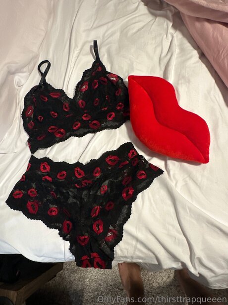 Queeen_ onlyfans explicit content